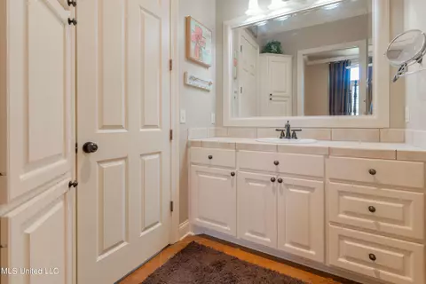 Bath - 130 Keith Ln, Clinton, MS 39056 photo 8 of 14