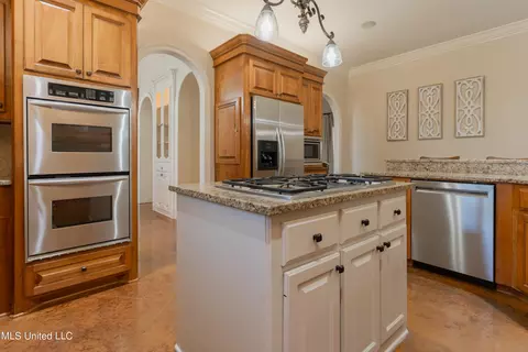 Kitchen - 130 Keith Ln, Clinton, MS 39056 photo 7 of 10