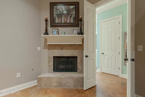 Living - 130 Keith Ln, Clinton, MS 39056 photo 7 of 11