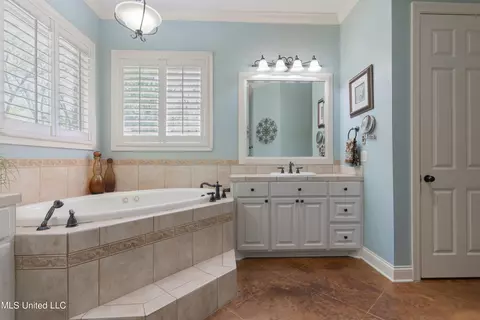 Bath - 130 Keith Ln, Clinton, MS 39056 photo 5 of 14