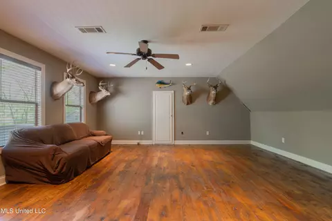 Living - 130 Keith Ln, Clinton, MS 39056 photo 8 of 11