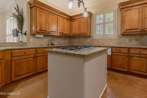 Kitchen - 130 Keith Ln, Clinton, MS 39056 photo 4 of 10