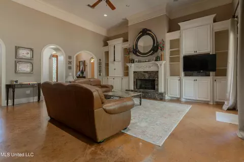 Living - 130 Keith Ln, Clinton, MS 39056 photo 3 of 11