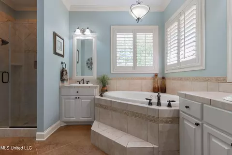 Bath - 130 Keith Ln, Clinton, MS 39056 photo 3 of 14
