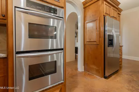 Kitchen - 130 Keith Ln, Clinton, MS 39056 photo 9 of 10