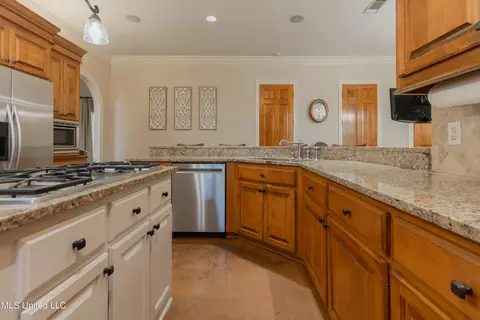 Kitchen - 130 Keith Ln, Clinton, MS 39056 photo 8 of 10