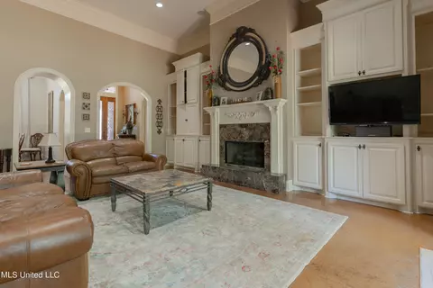 Living - 130 Keith Ln, Clinton, MS 39056 photo 4 of 11