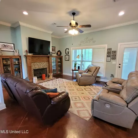 Living - 20148 Midway Rd, Terry, MS 39170 photo 2 of 2