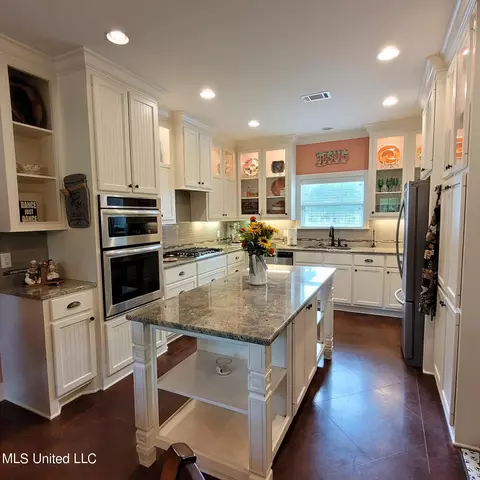 Kitchen - 20148 Midway Rd, Terry, MS 39170 photo 3 of 7