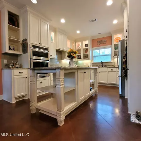 Kitchen - 20148 Midway Rd, Terry, MS 39170 photo 7 of 7