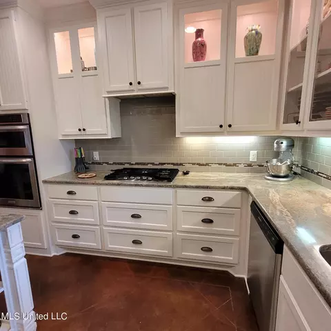 Kitchen - 20148 Midway Rd, Terry, MS 39170 photo 6 of 7