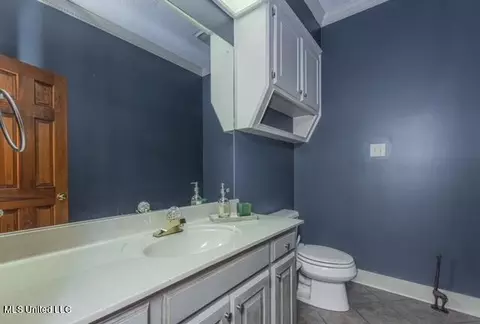Bath - 1433 Highland Park Dr, Jackson, MS 39211 photo 11 of 11