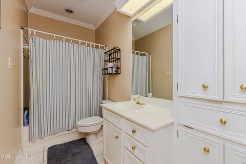 Bath - 1433 Highland Park Dr, Jackson, MS 39211 photo 10 of 11
