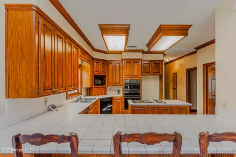 Kitchen - 1433 Highland Park Dr, Jackson, MS 39211 photo 5 of 5