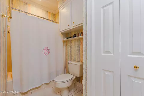 Bath - 1433 Highland Park Dr, Jackson, MS 39211 photo 9 of 11