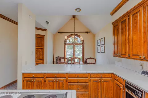 Dining - 1433 Highland Park Dr, Jackson, MS 39211 photo 4 of 5