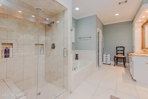 Bath - 1433 Highland Park Dr, Jackson, MS 39211 photo 1 of 11