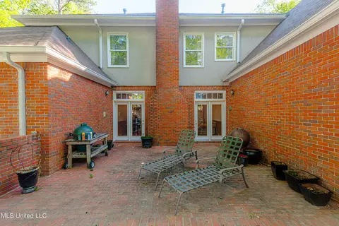 Exterior - 1433 Highland Park Dr, Jackson, MS 39211 photo 5 of 9
