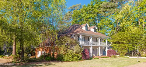 Exterior - 1433 Highland Park Dr, Jackson, MS 39211 photo 3 of 9