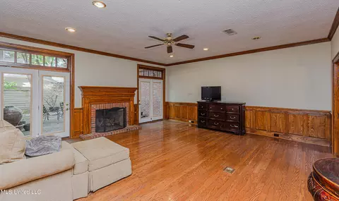 Living - 1433 Highland Park Dr, Jackson, MS 39211 photo 1 of 3