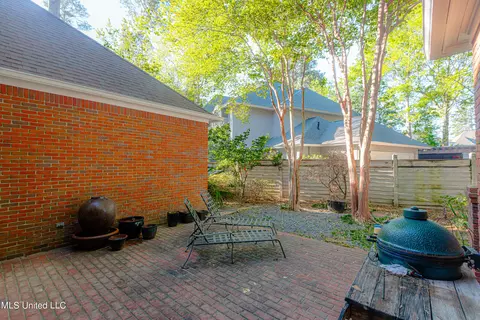 Exterior - 1433 Highland Park Dr, Jackson, MS 39211 photo 7 of 9