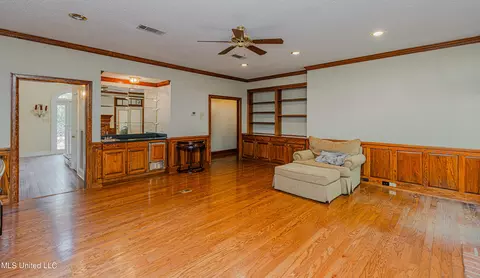 Living - 1433 Highland Park Dr, Jackson, MS 39211 photo 2 of 3