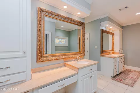 Bath - 1433 Highland Park Dr, Jackson, MS 39211 photo 3 of 11