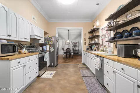 Kitchen - 121 Ellis Hodge Rd, Lucedale, MS 39452 photo 2 of 2