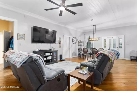 Living - 121 Ellis Hodge Rd, Lucedale, MS 39452 photo 3 of 5