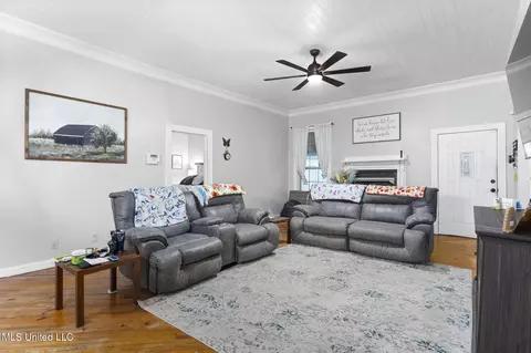 Living - 121 Ellis Hodge Rd, Lucedale, MS 39452 photo 4 of 5