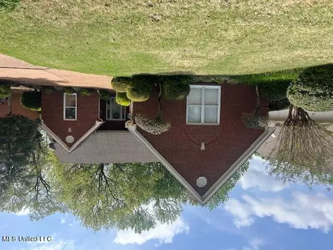 462 Fairway Oaks Dr, Hernando, MS 38632