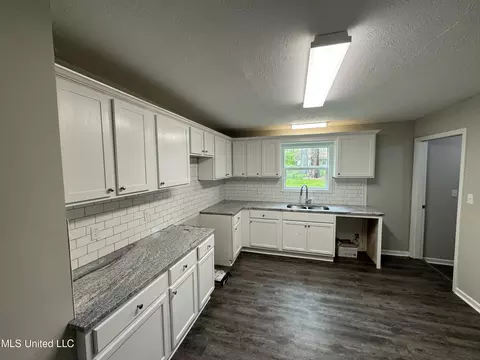 742 Montclair Pl, Jackson, MS 39206 photo 3