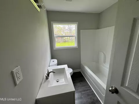742 Montclair Pl, Jackson, MS 39206 photo 8
