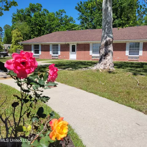 218 Palmyra Dr, Long Beach, MS 39560