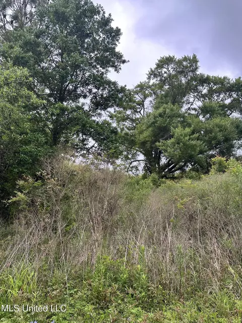 107 Spruce St, Pass Christian, MS 39571