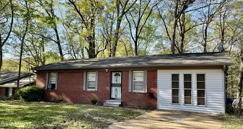 636 Chickasaw Dr, Grenada, MS 38901 photo 1