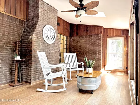 Dining - 2088 Aspen Dr, Nesbit, MS 38651 photo 1 of 5