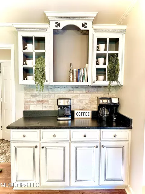 Kitchen - 2088 Aspen Dr, Nesbit, MS 38651 photo 2 of 2