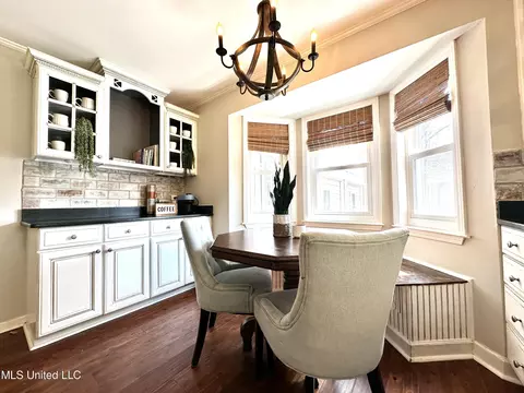 Dining - 2088 Aspen Dr, Nesbit, MS 38651 photo 3 of 5