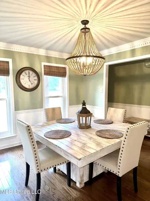 Dining - 2088 Aspen Dr, Nesbit, MS 38651 photo 4 of 5