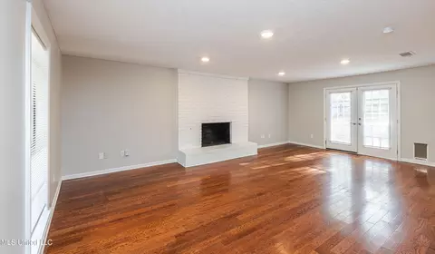 Living - 545 Dixton Dr, Brandon, MS 39047 photo 2 of 4