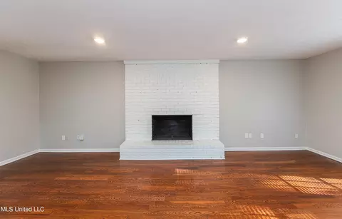 Living - 545 Dixton Dr, Brandon, MS 39047 photo 1 of 4