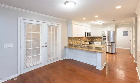 Kitchen - 545 Dixton Dr, Brandon, MS 39047 photo 5 of 7
