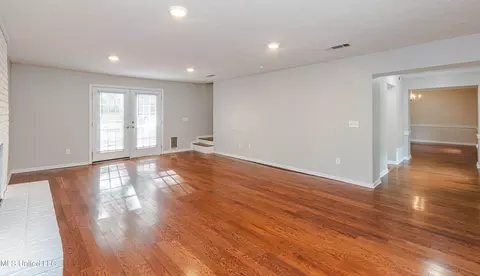 Living - 545 Dixton Dr, Brandon, MS 39047 photo 4 of 4