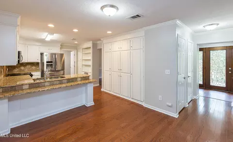 Kitchen - 545 Dixton Dr, Brandon, MS 39047 photo 7 of 7