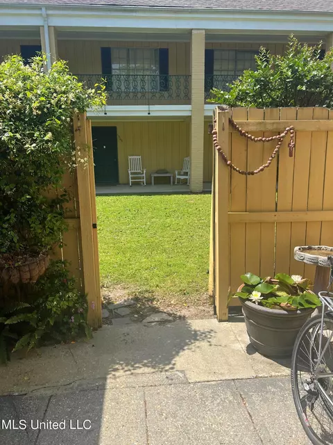 3310 Washington Ave #1302, Pascagoula, MS 39581