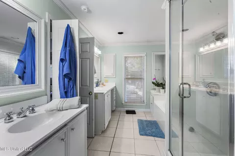 Bath - 1615 Sheffield Dr, Jackson, MS 39211 photo 1 of 4
