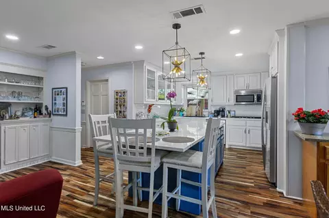 Dining - 1615 Sheffield Dr, Jackson, MS 39211 photo 4 of 4