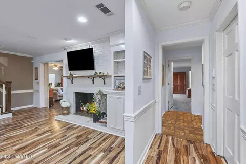 Living - 1615 Sheffield Dr, Jackson, MS 39211 photo 6 of 6