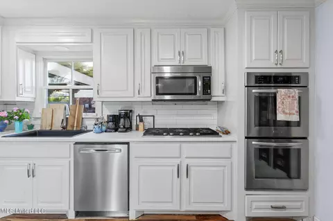 Kitchen - 1615 Sheffield Dr, Jackson, MS 39211 photo 1 of 2